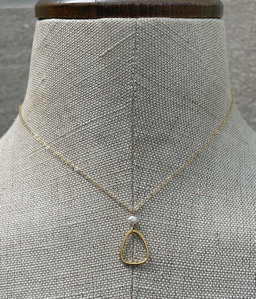 Triangular Pearl Necklace