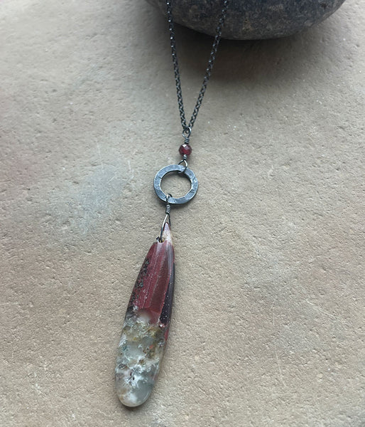 Glistening Agate Necklace