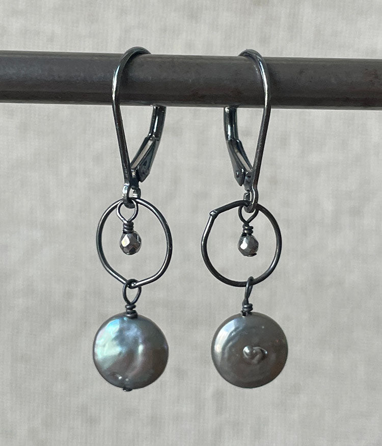 Reflective Pearl With Circle Earrings