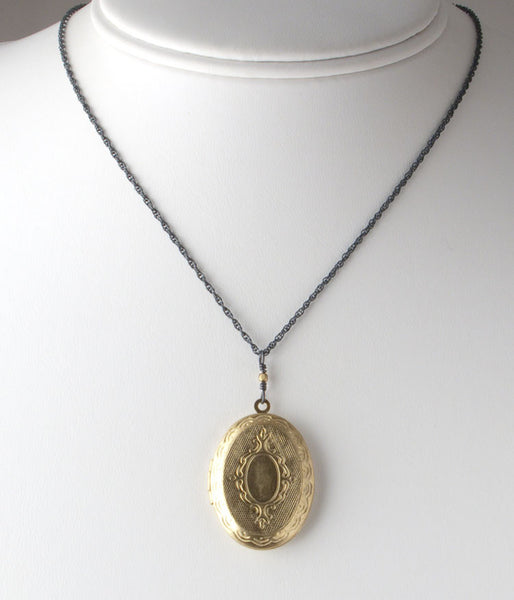 Patti Locket (oval scroll-2)